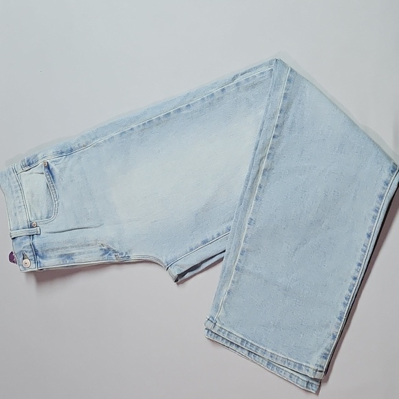 Gloria Vanderbilt Relaxed Straight Jeans  . NWT - Picture 2 of 3